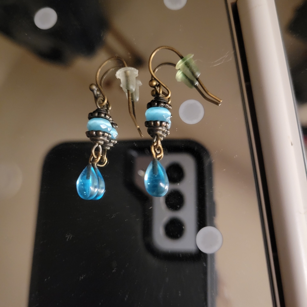 3/20$*Blue Teardrop Dangle Earrings - Vintage-Style